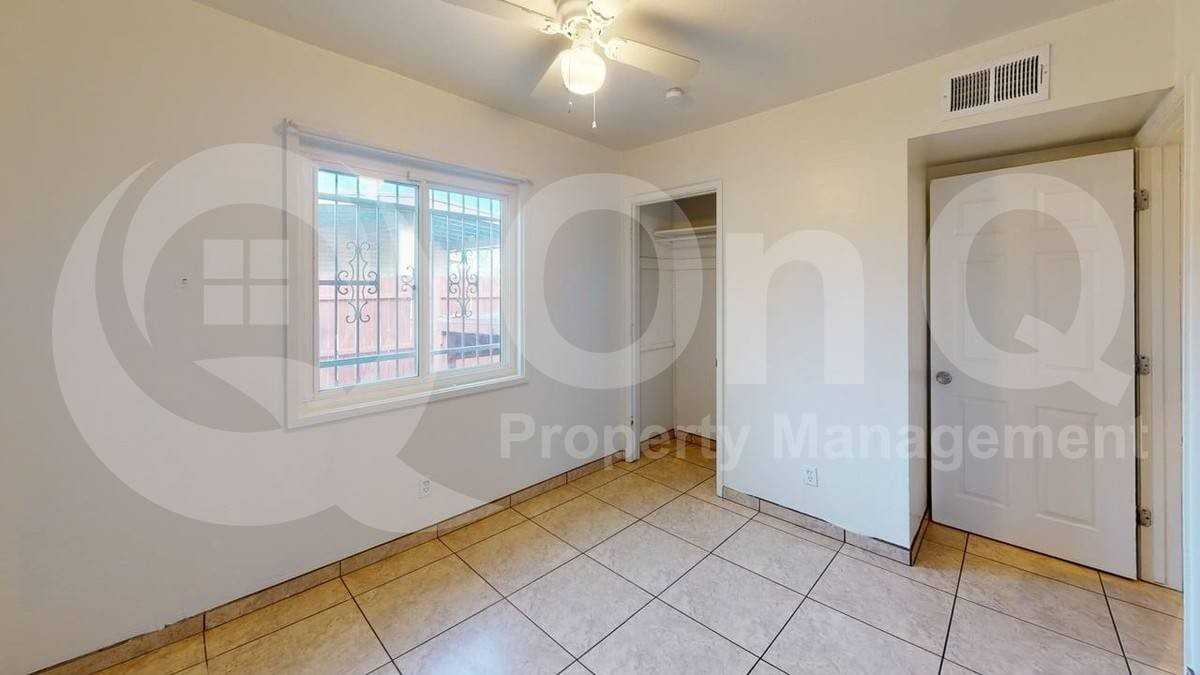 1132 W Knox Pl - Photo 3 of 10
