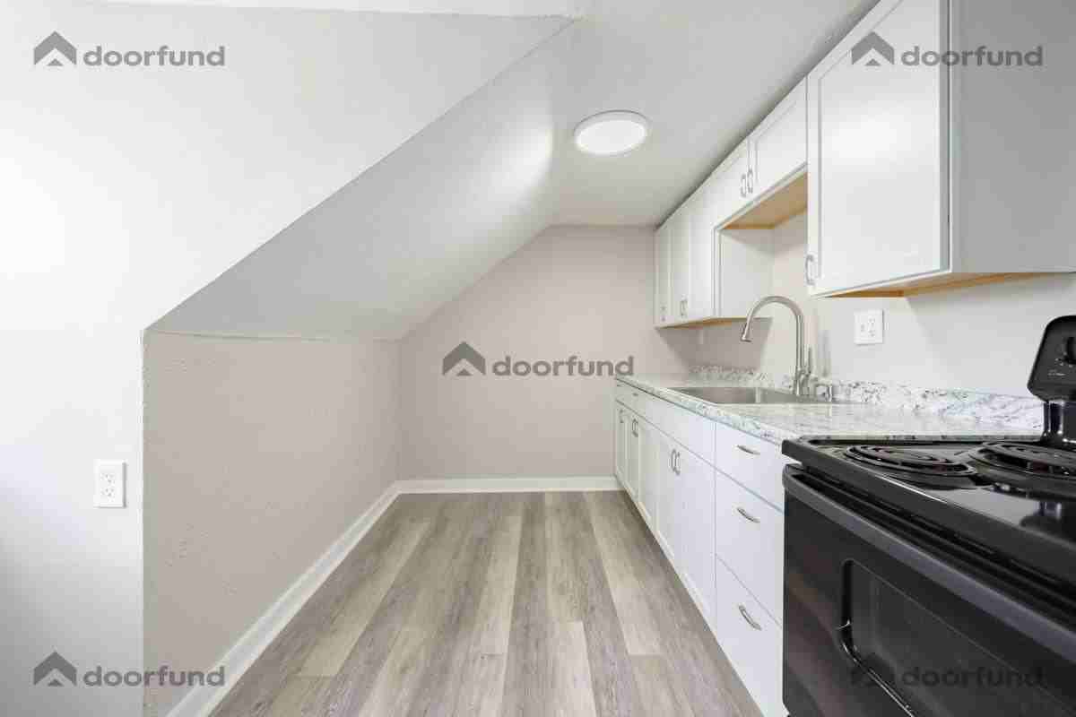 28 Crescent St #6 - Photo 2 of 10