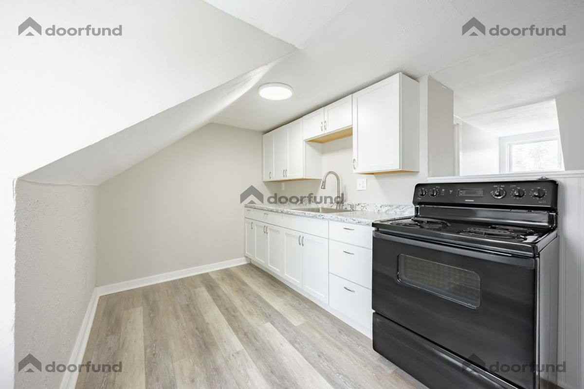 28 Crescent St #6 - Photo 3 of 10