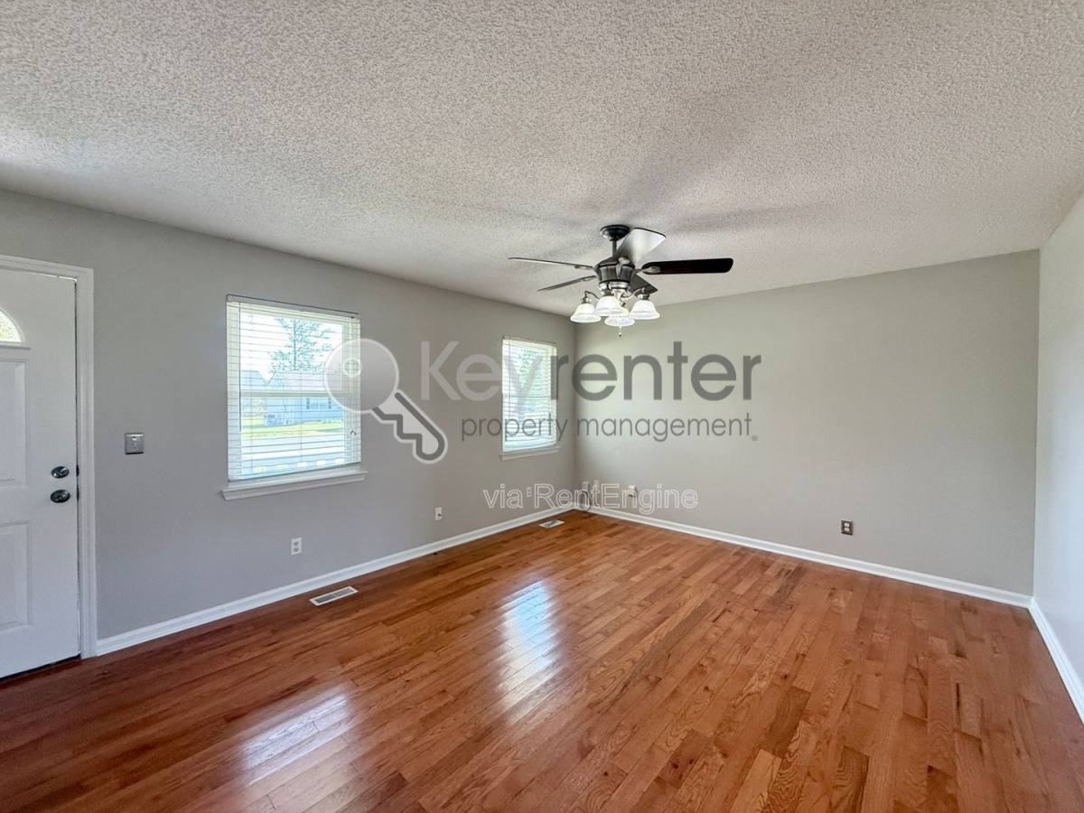 103 Cedar Tree Ln - Photo 2 of 10