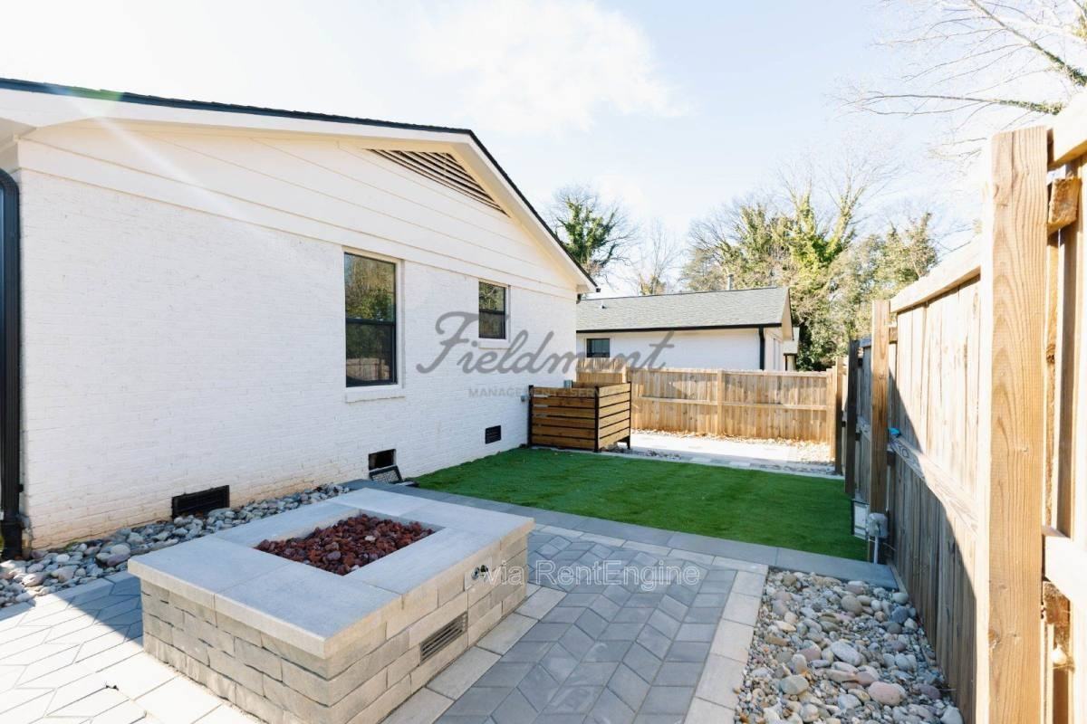 414 Birnie St - Photo 2 of 10
