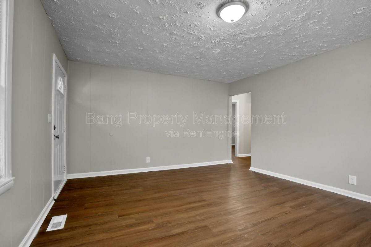 318 N 43rd St - Photo 2 of 9