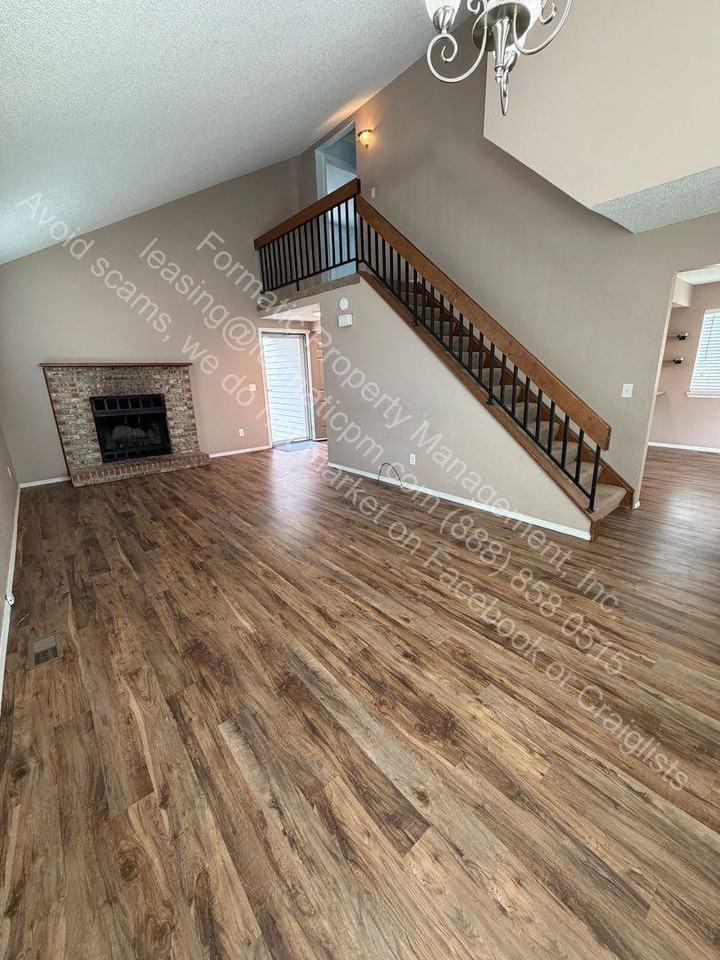 8962 W 89th Pl - Photo 2 of 10