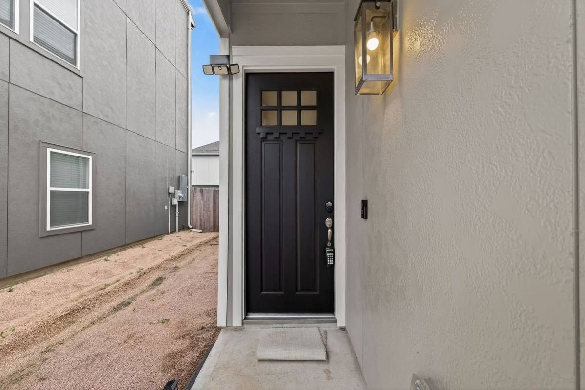 11413 Velvet Field Dr - Photo 2 of 8