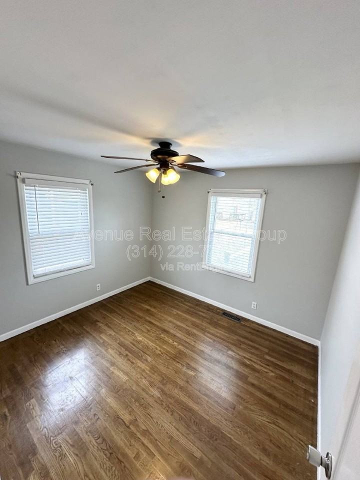 12154 Parkwood Pl - Photo 2 of 10