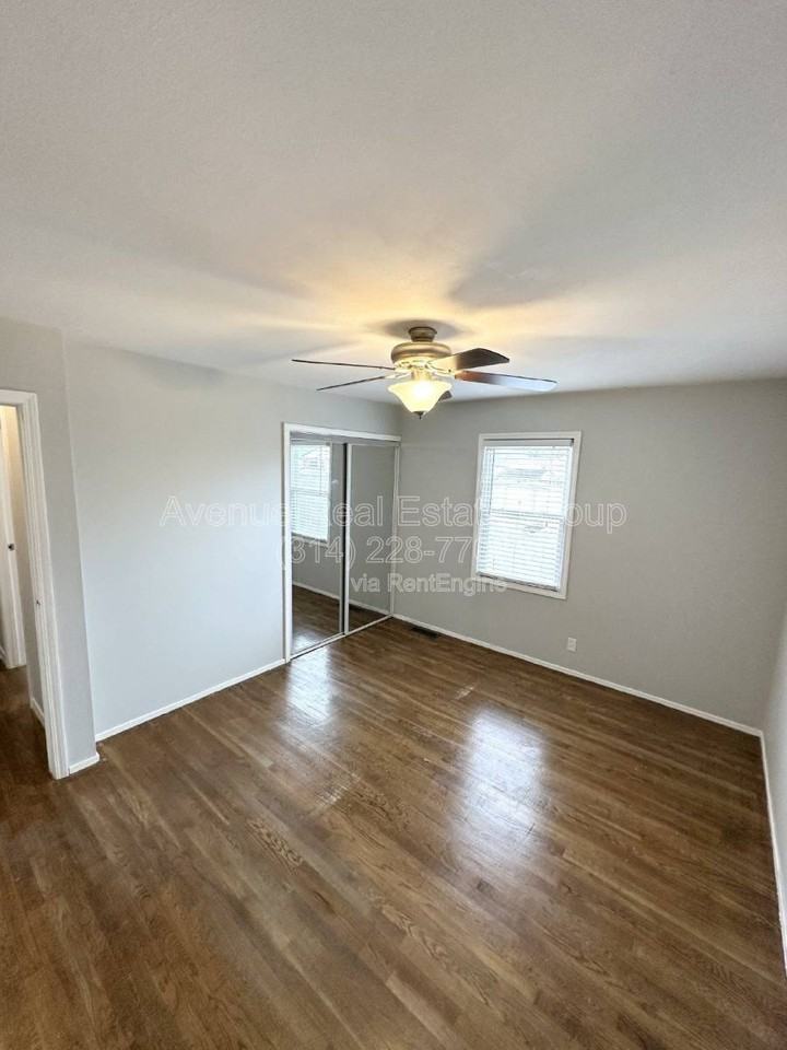 12154 Parkwood Pl - Photo 3 of 10