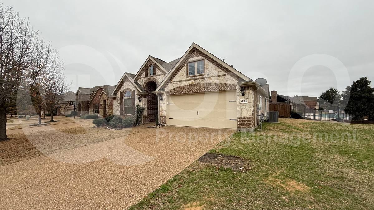 4204 Overton Dr - Photo 3 of 10