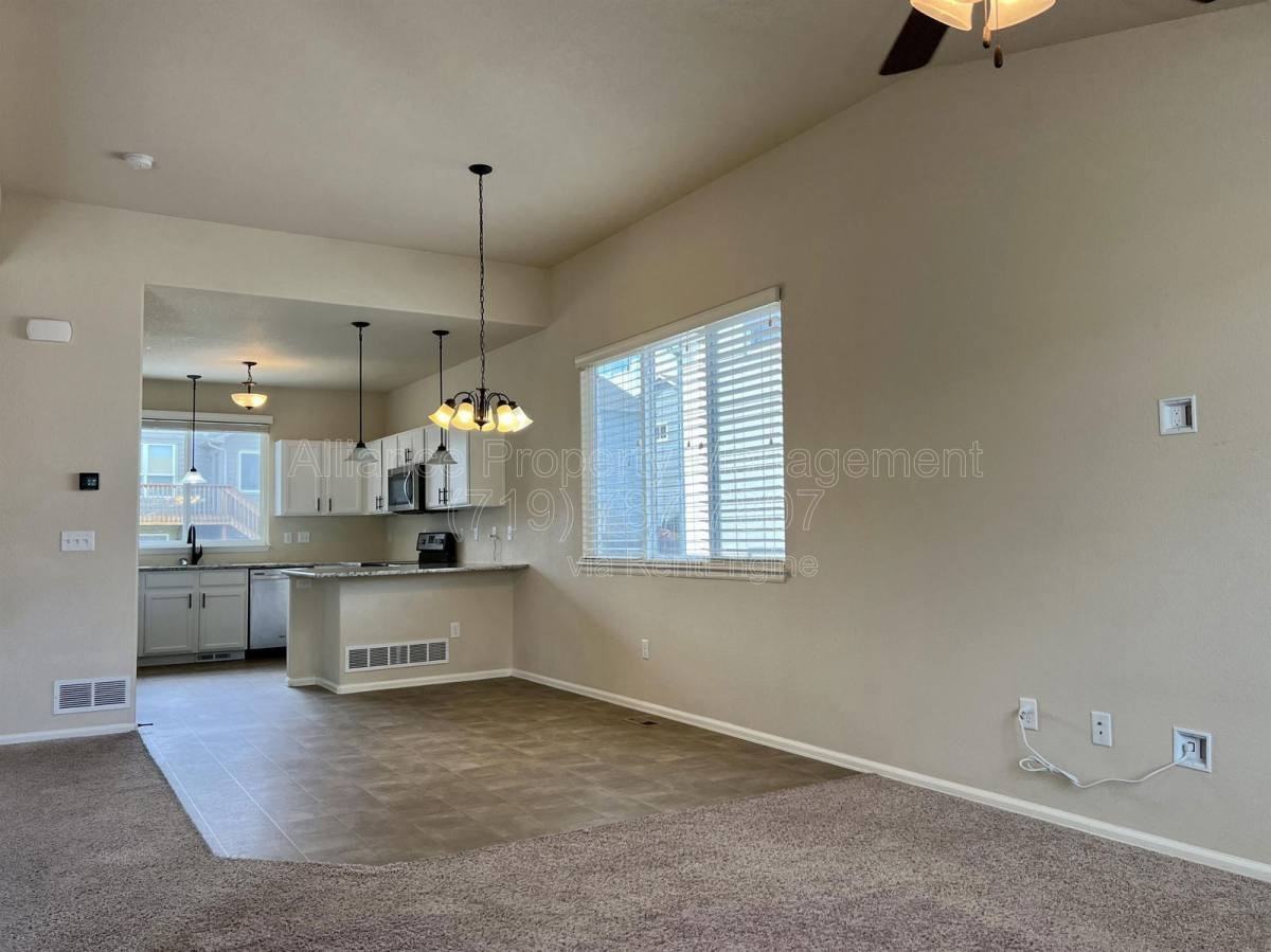 6280 San Mateo Dr - Photo 3 of 9