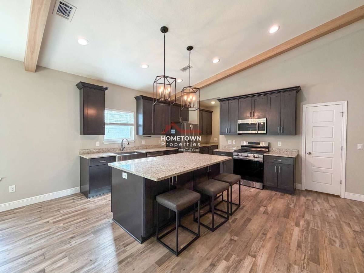 1608 Toni St - Photo 3 of 10