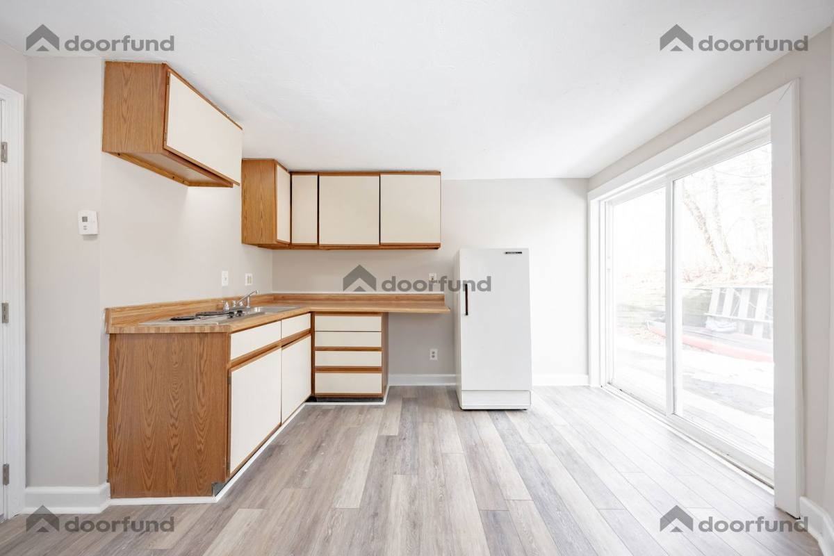 7 Crescent St #4 - Photo 5 of 10