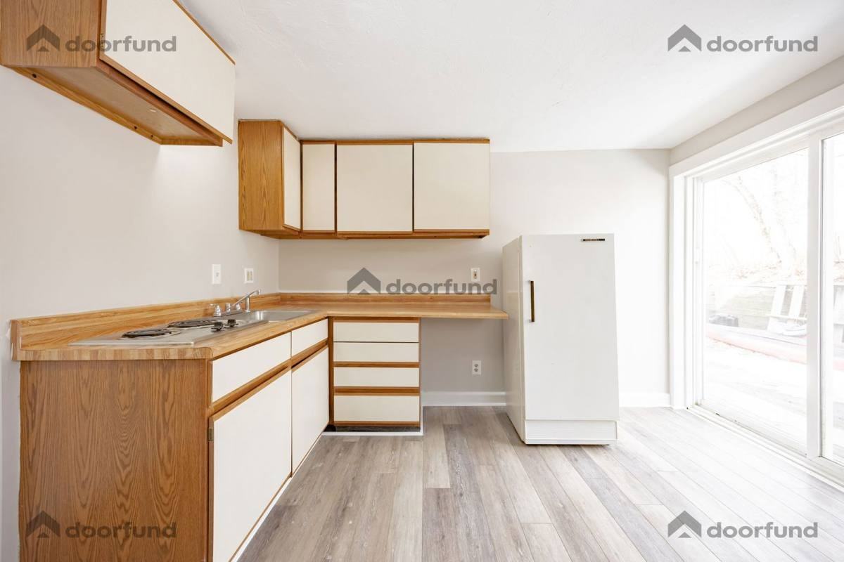 7 Crescent St #4 - Photo 6 of 10