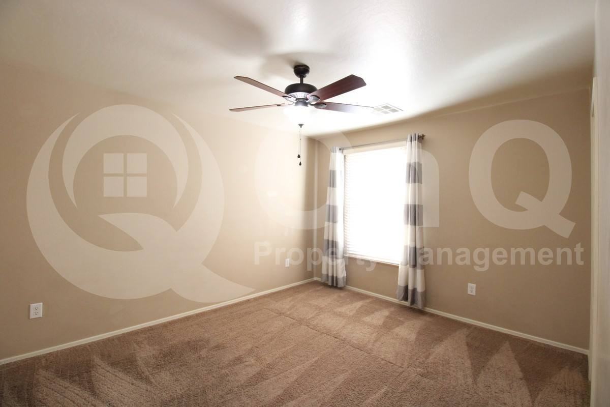 865 S Huish Dr - Photo 2 of 10