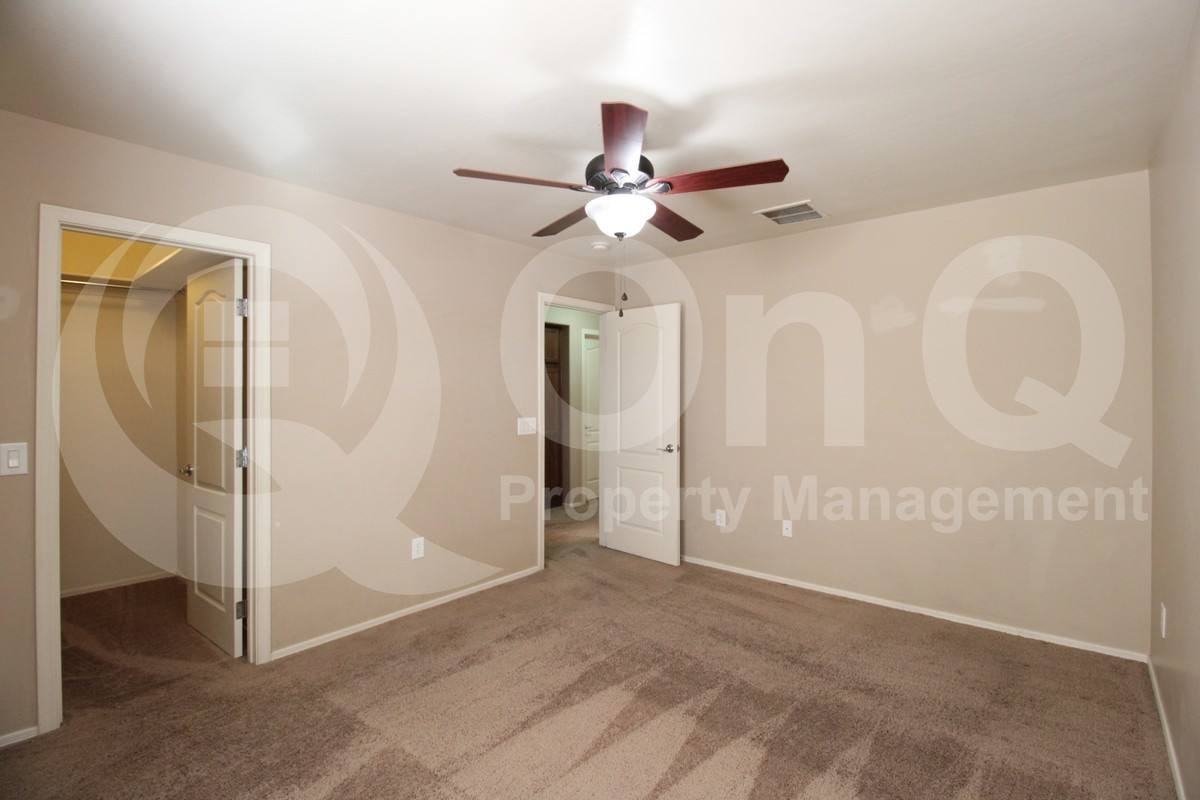 865 S Huish Dr - Photo 3 of 10
