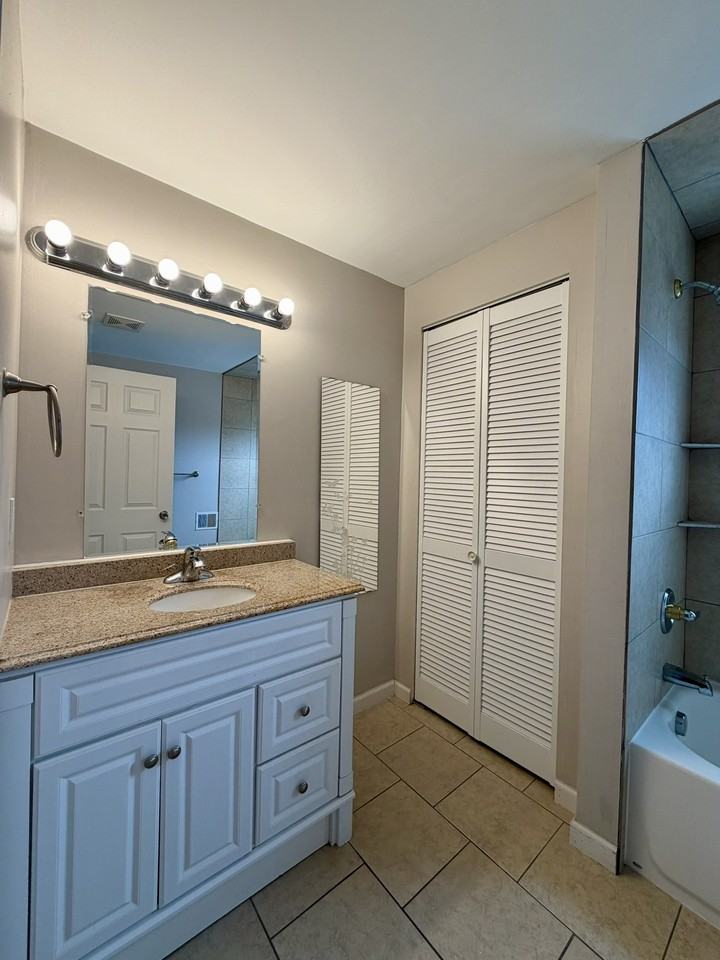 82 Poplar St #2 - Photo 3 of 12