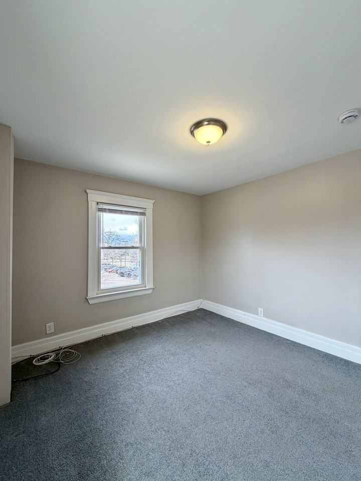 82 Poplar St #2 - Photo 4 of 12
