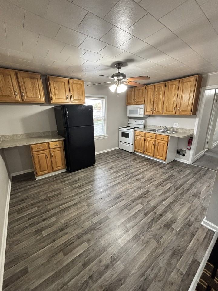 82 Poplar St #2 - Photo 3 of 12