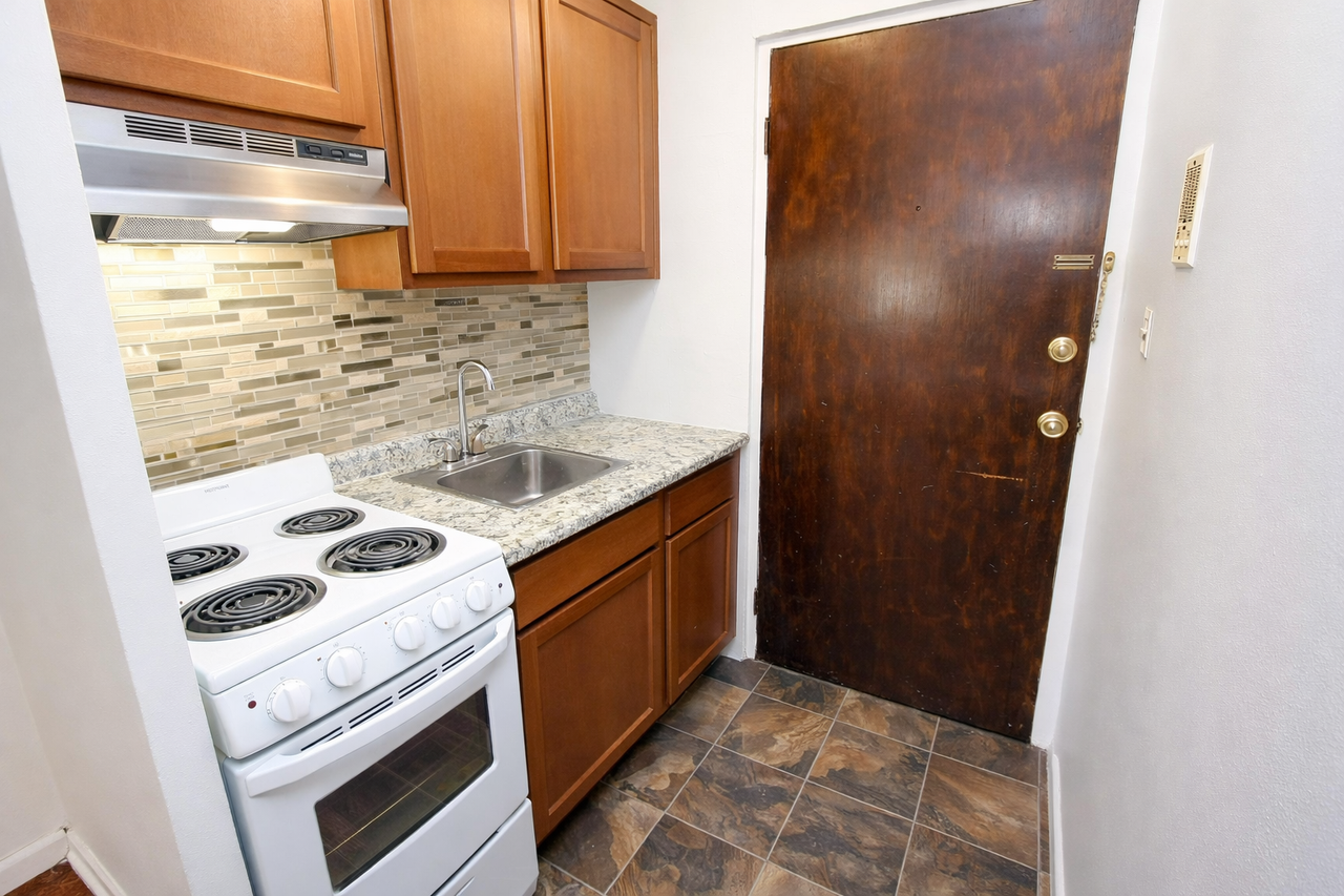 325 N Craig St #305A - Photo 5 of 8