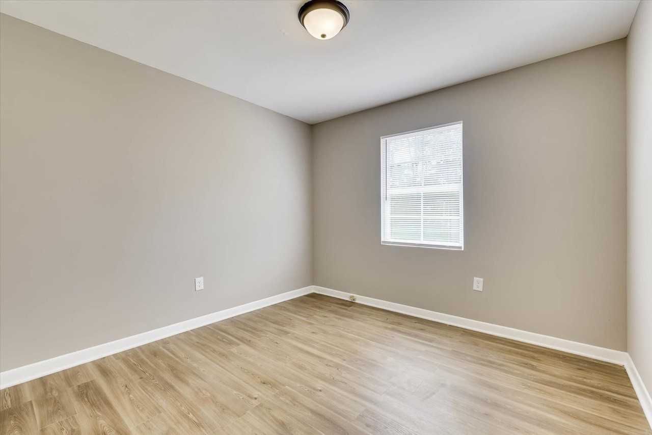 3606 Cameron Dr - Photo 3 of 37