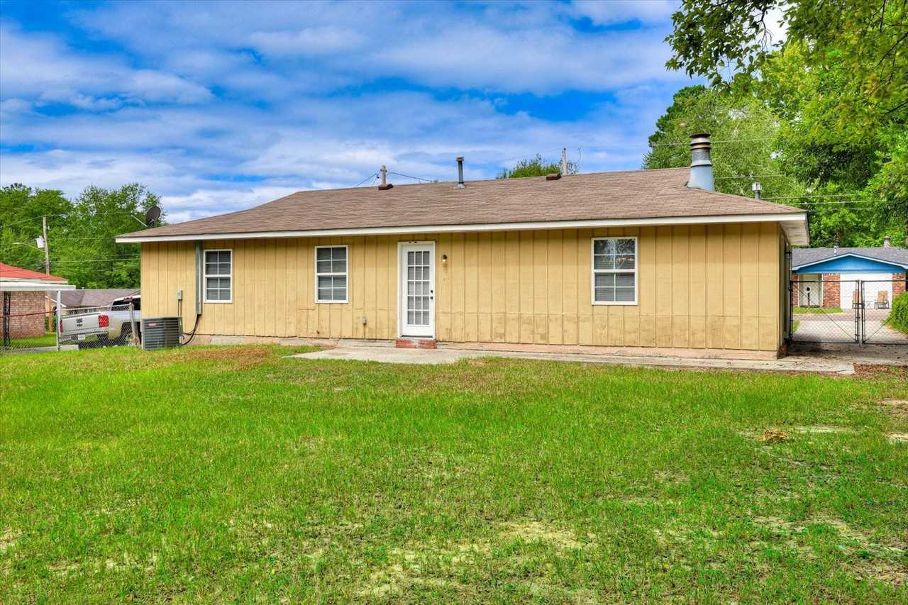 3606 Cameron Dr - Photo 2 of 37