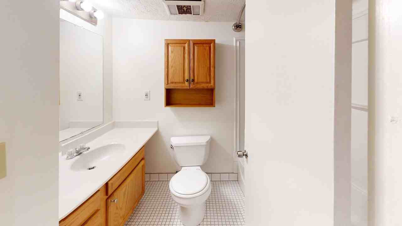 1506 William Howard Taft Rd #4 - Photo 7 of 7