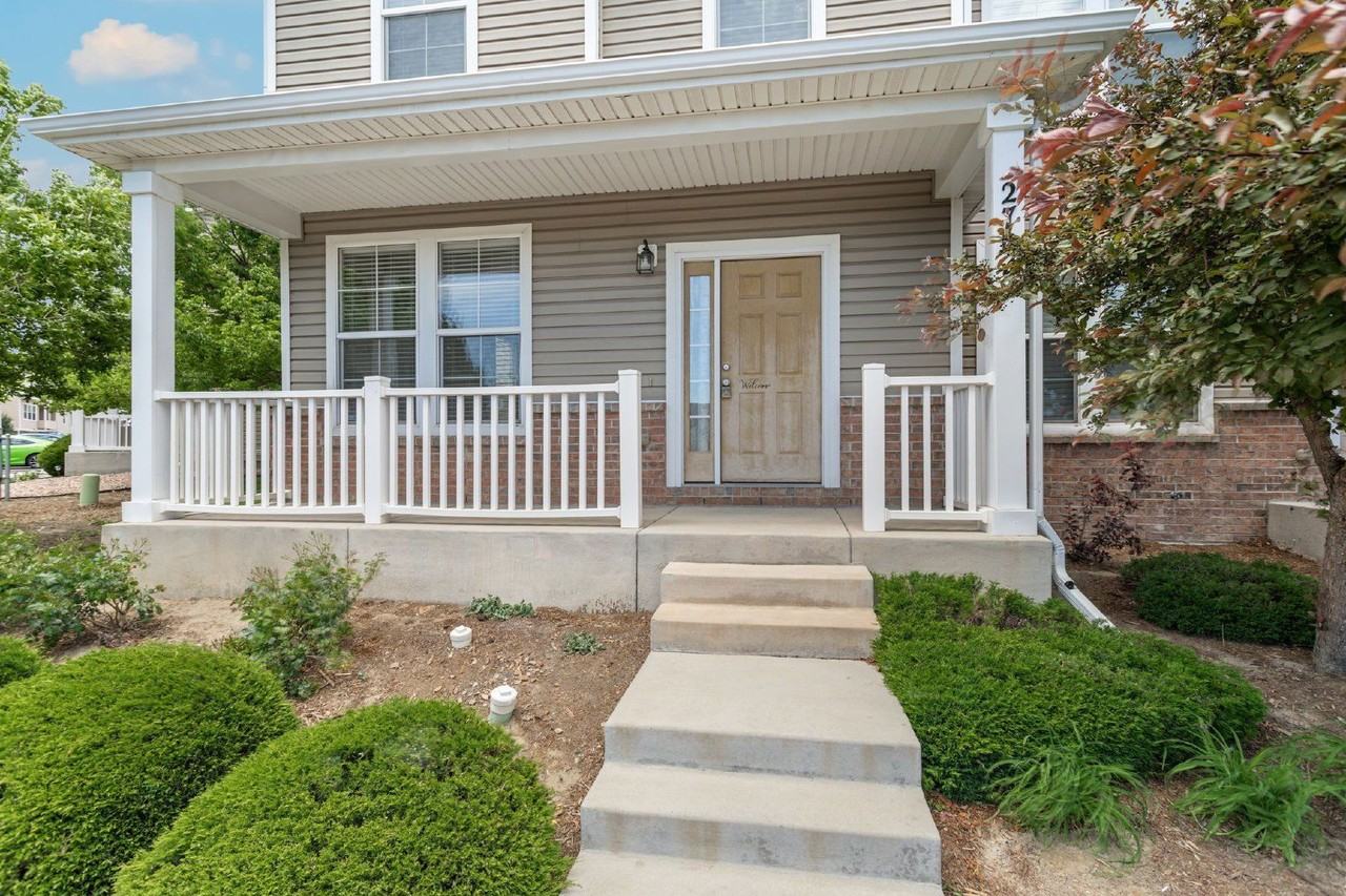 2704 Stonecrop Ridge Grv - Photo 2 of 28