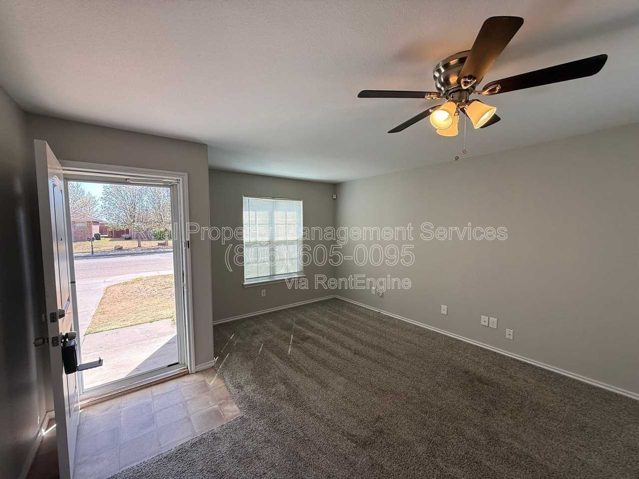 8912 Avenue T - Photo 2 of 10