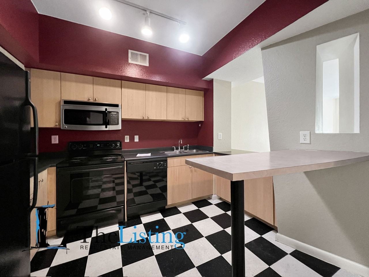 2411 W Horatio St #532 - Photo 5 of 28