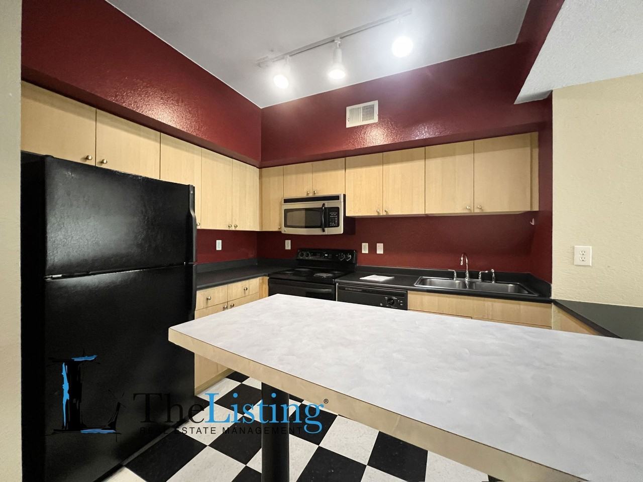 2411 W Horatio St #532 - Photo 6 of 28