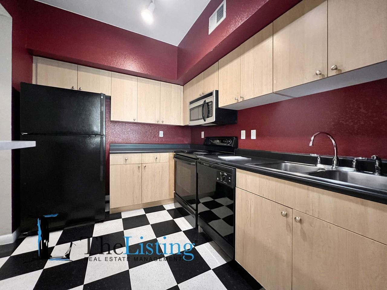 2411 W Horatio St #532 - Photo 7 of 28