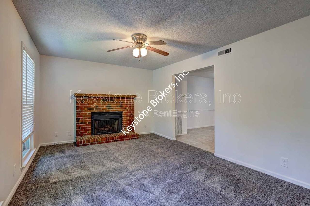 164 Windermere Cir #1 - Photo 3 of 9