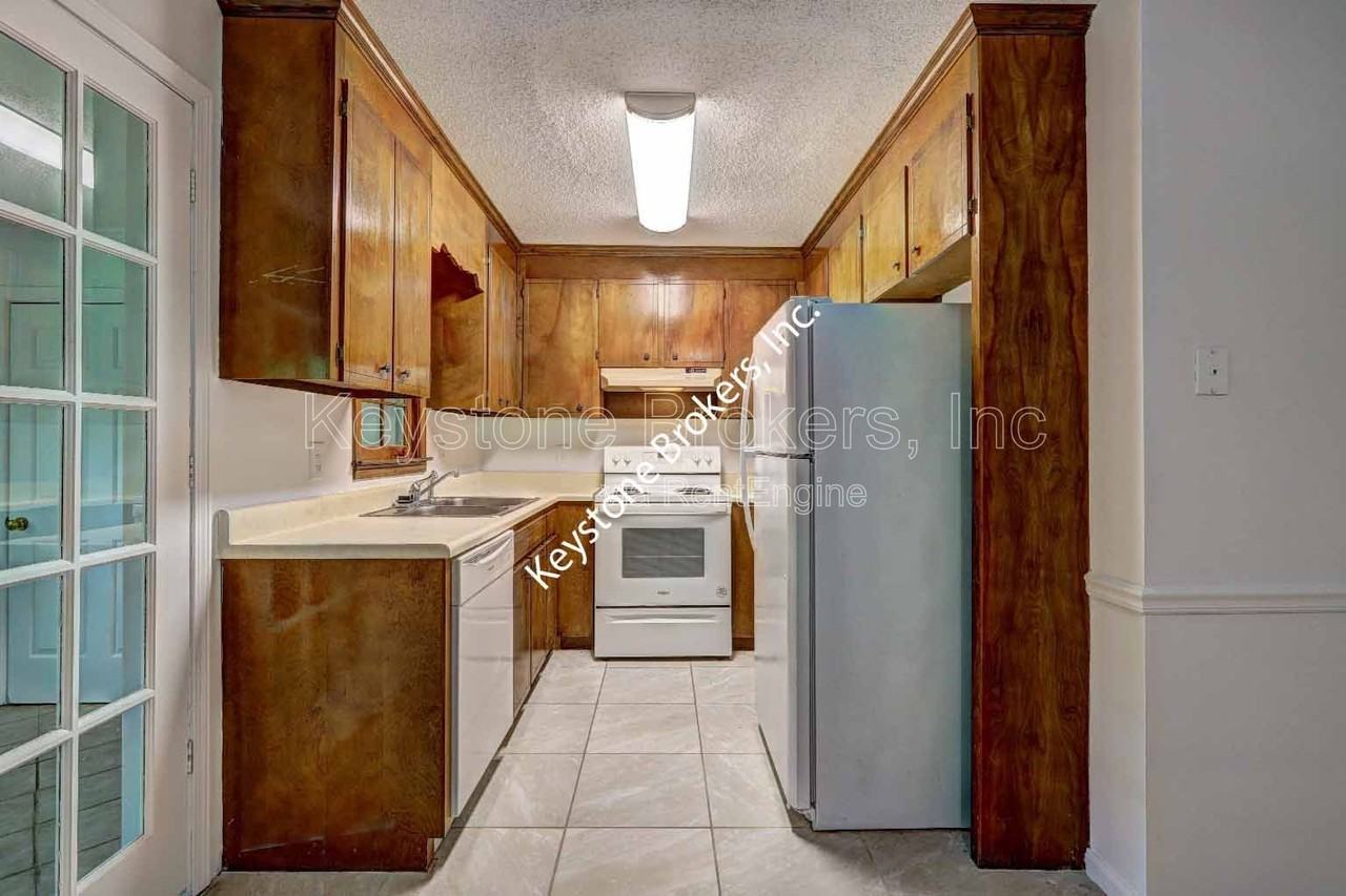 164 Windermere Cir #1 - Photo 4 of 9