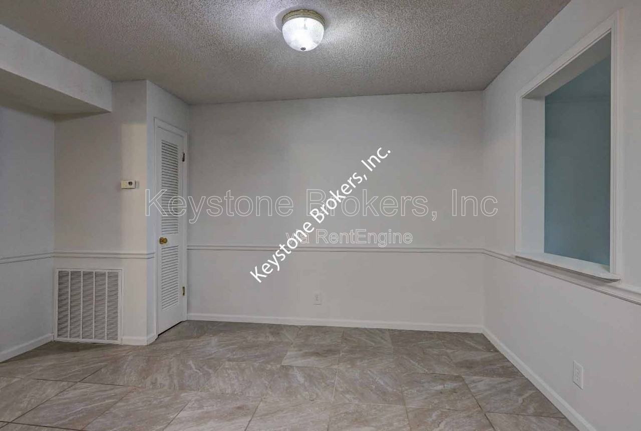 164 Windermere Cir #1 - Photo 5 of 9