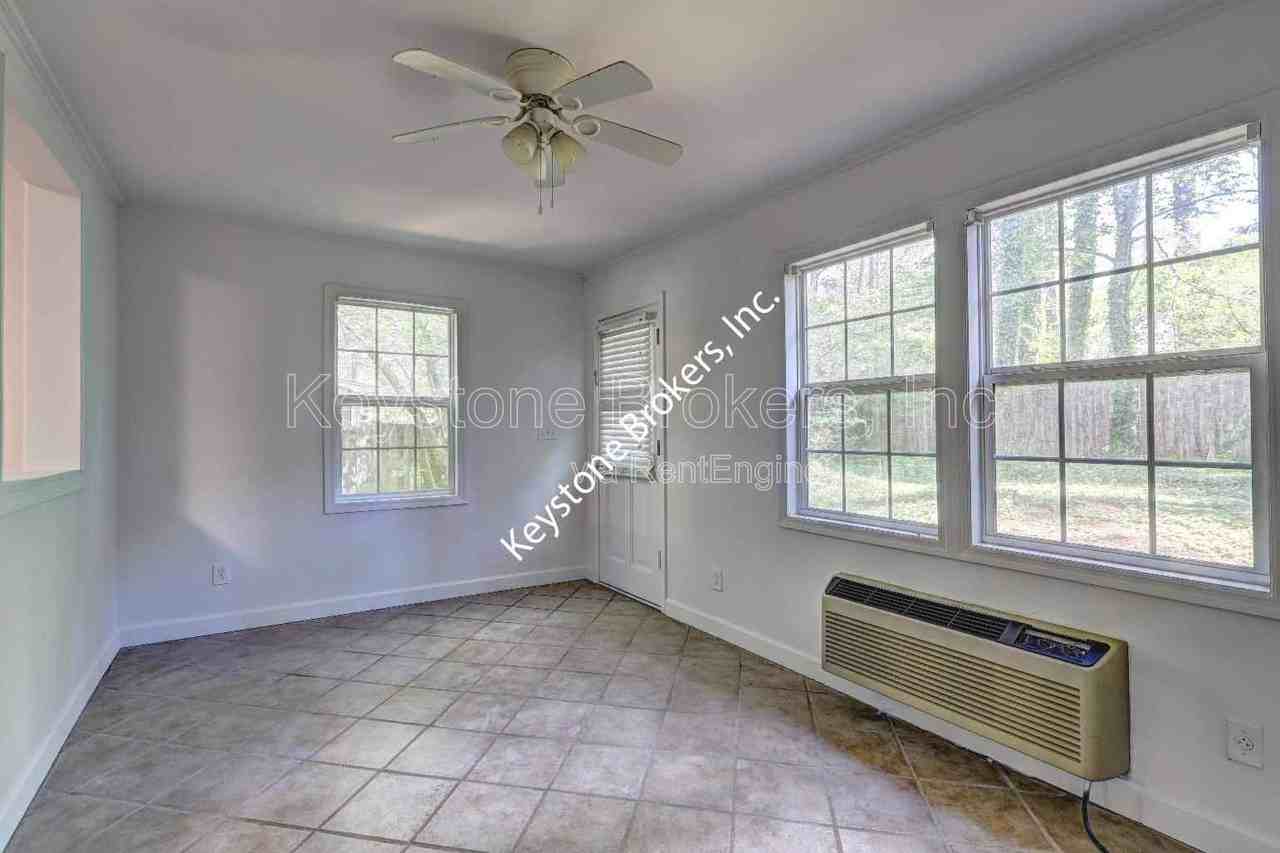 164 Windermere Cir #1 - Photo 6 of 9