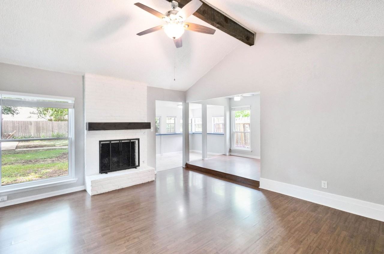 1007 Echo Ln - Photo 3 of 50