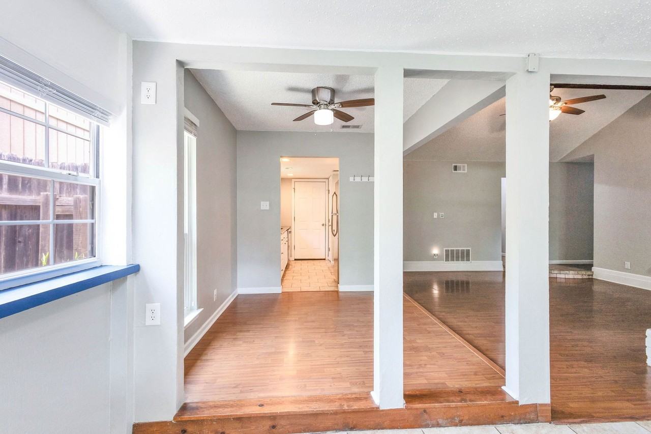 1007 Echo Ln - Photo 7 of 50