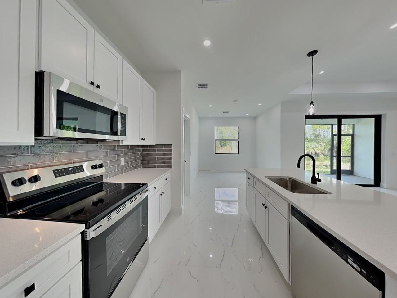 4224 Ne 22nd Pl - Photo 4 of 32