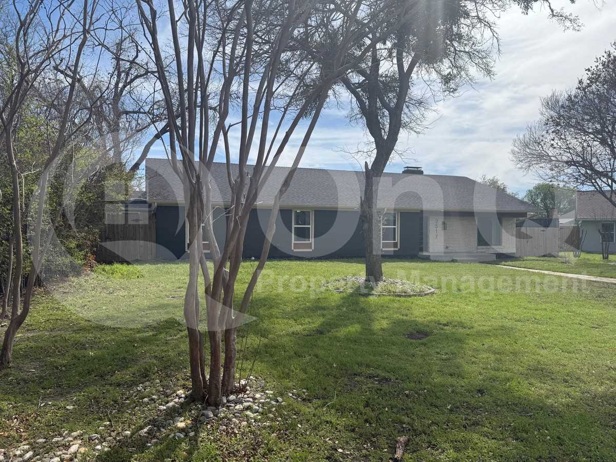 2517 Canterbury Ct - Photo 2 of 21