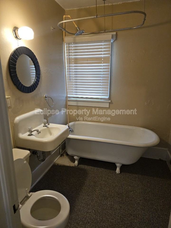 204 Edison Ave #B - Photo 3 of 12