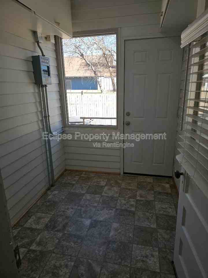 204 Edison Ave #B - Photo 5 of 12