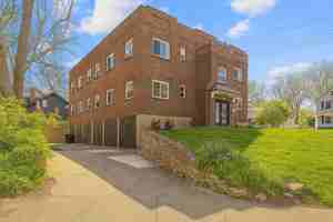 featured image of 4300 Erie Ave #7