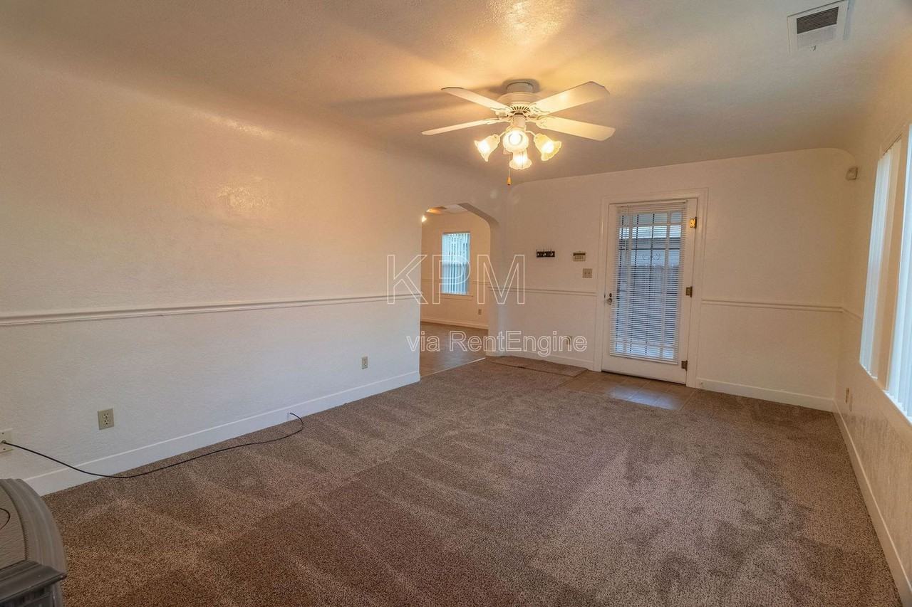 325 E Mariposa Ave - Photo 5 of 27