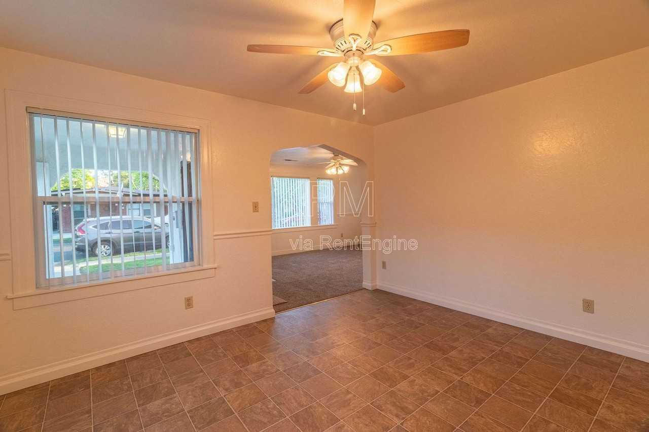 325 E Mariposa Ave - Photo 7 of 27