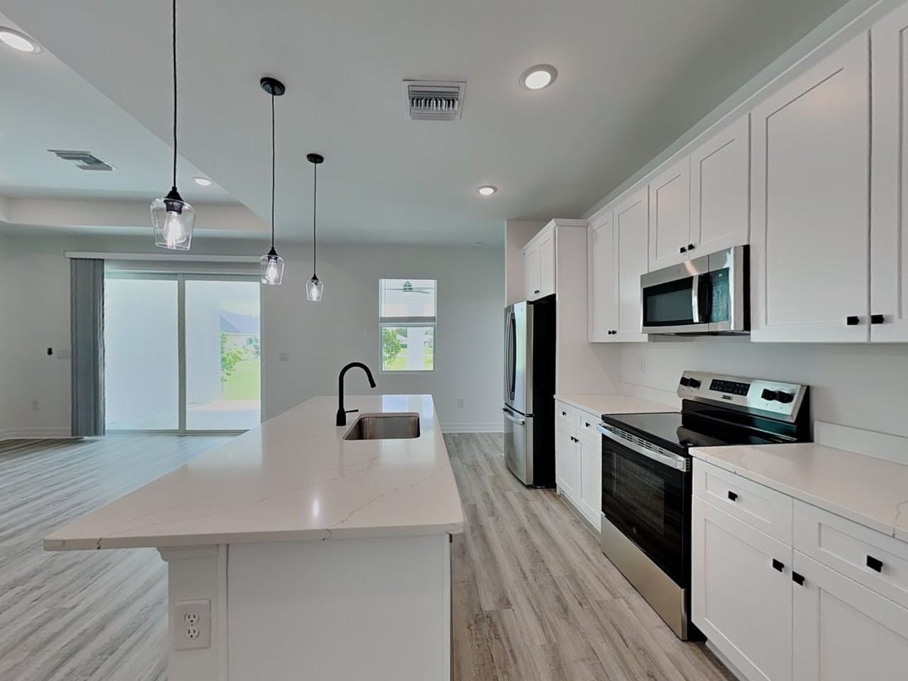 25245 Delgado Dr - Photo 4 of 19