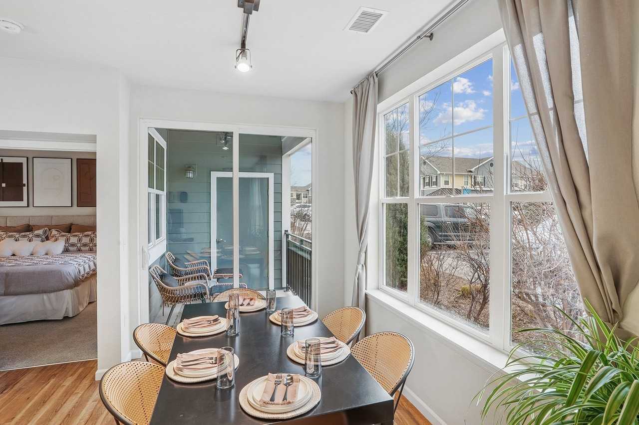 Lucent - Photo 3 of 22