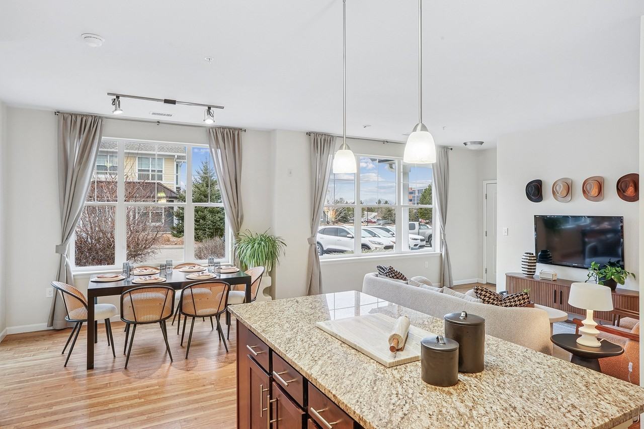 Lucent - Photo 4 of 22