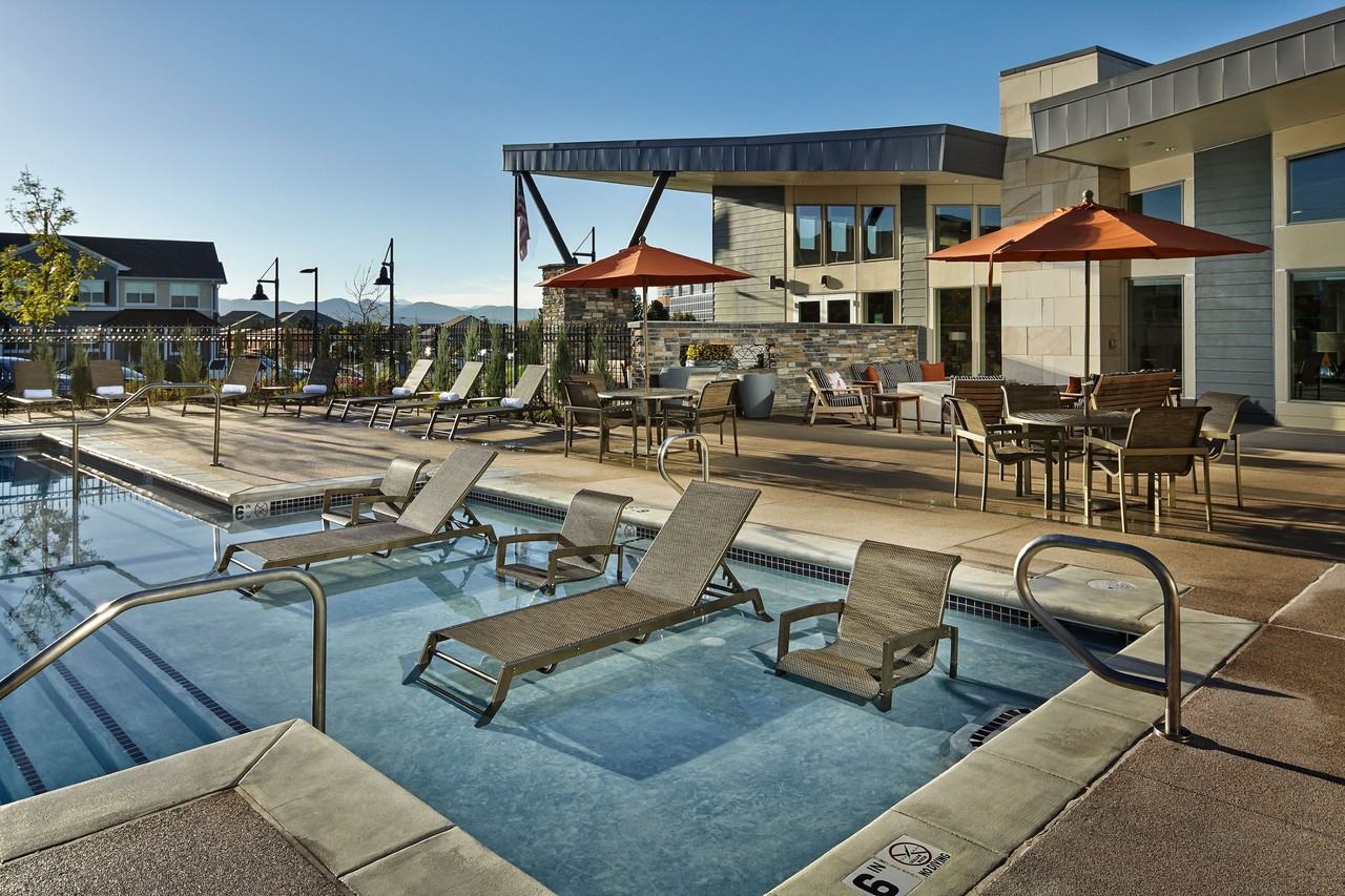 Lucent - Photo 7 of 22