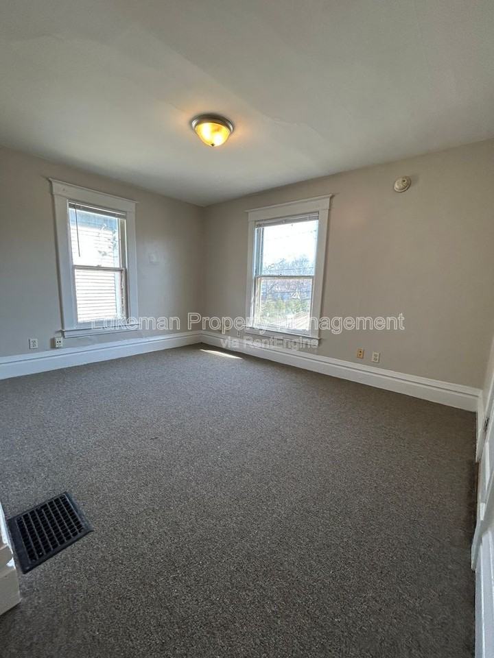 1324 S Westnedge Ave #4 - Photo 3 of 6