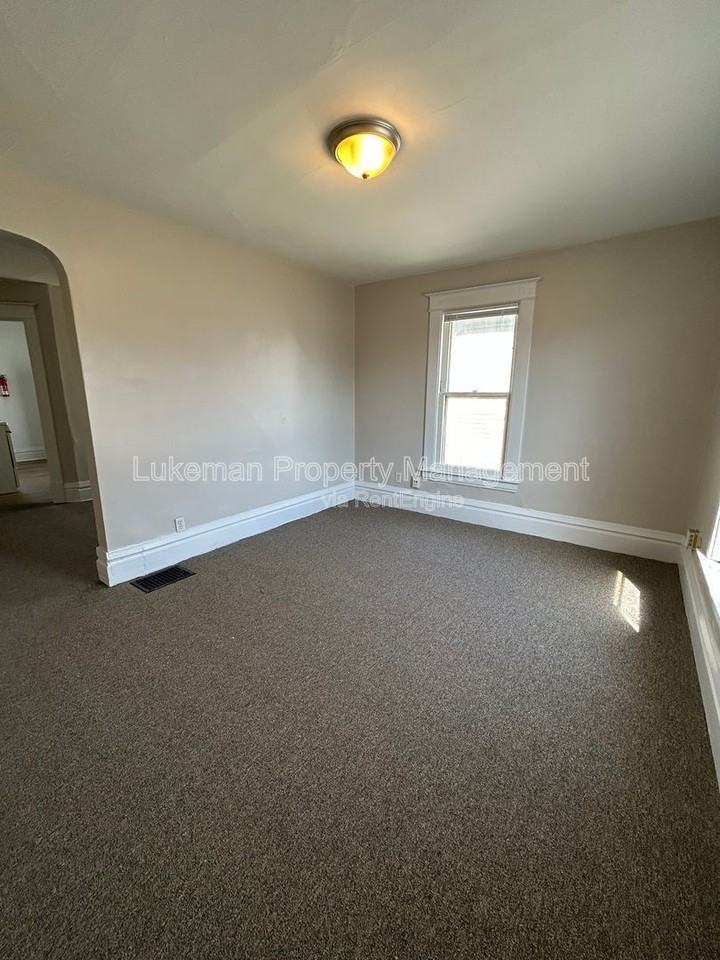 1324 S Westnedge Ave #4 - Photo 4 of 6