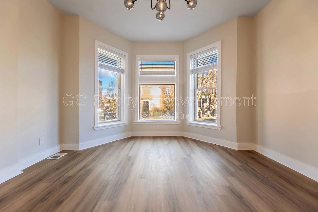 4241 S Calumet Ave #1 - Photo 7 of 19