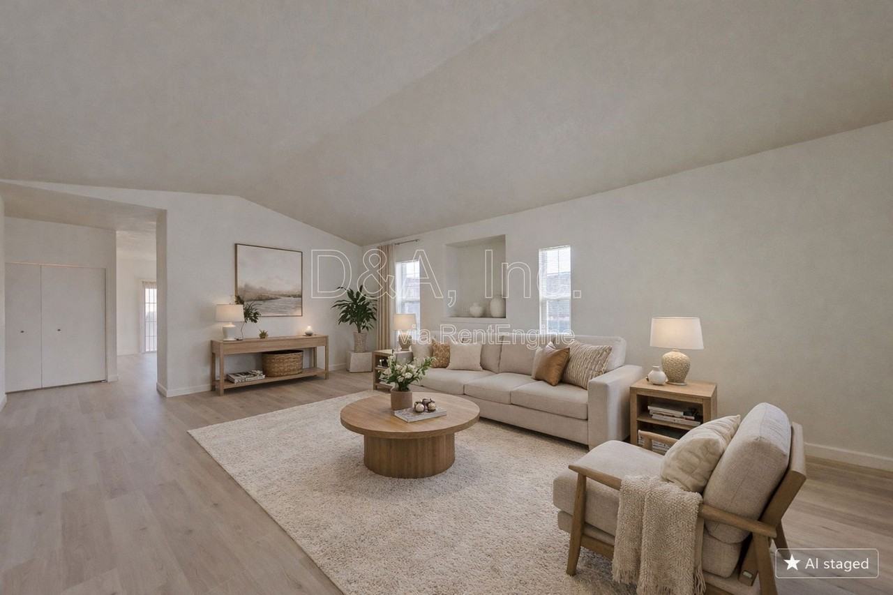 4373 Mackinaw Ave Se - Photo 2 of 19